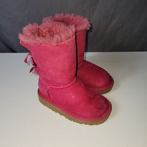 UGGS pink With Bows Size 5
